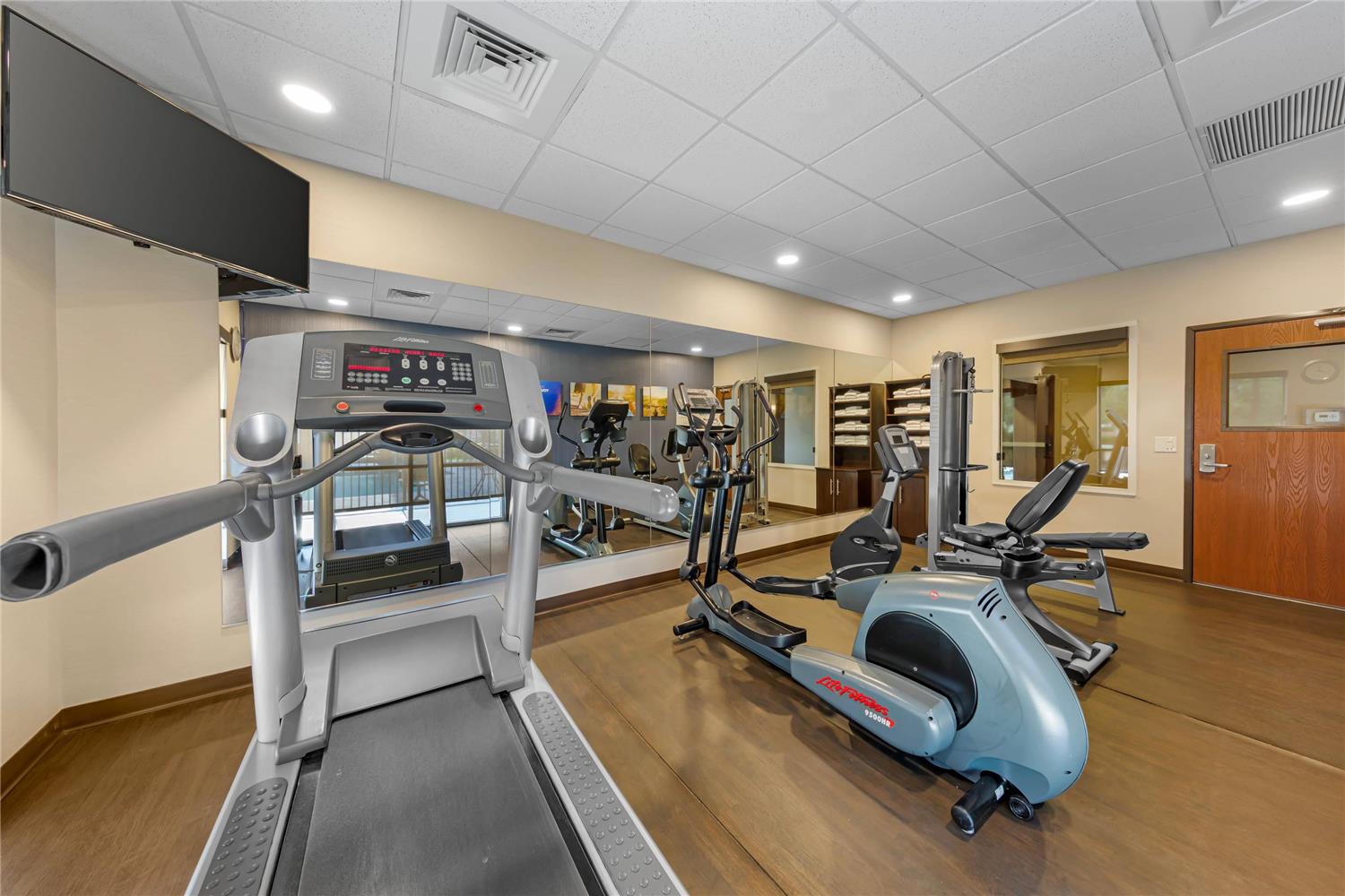 Comfort Suites Ontario Airport Convention Center 10/18