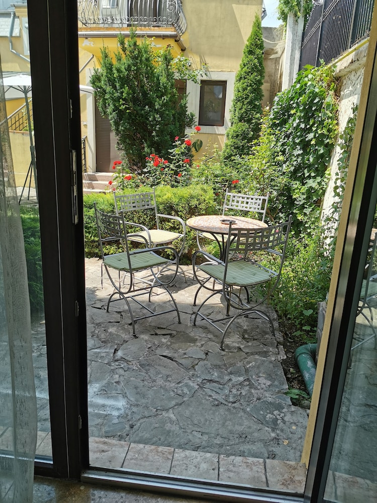 PRINCE RESIDENCE(FORMERLY VESUVIO PRICE RESIDENCE APARTHOTEL) 67/75