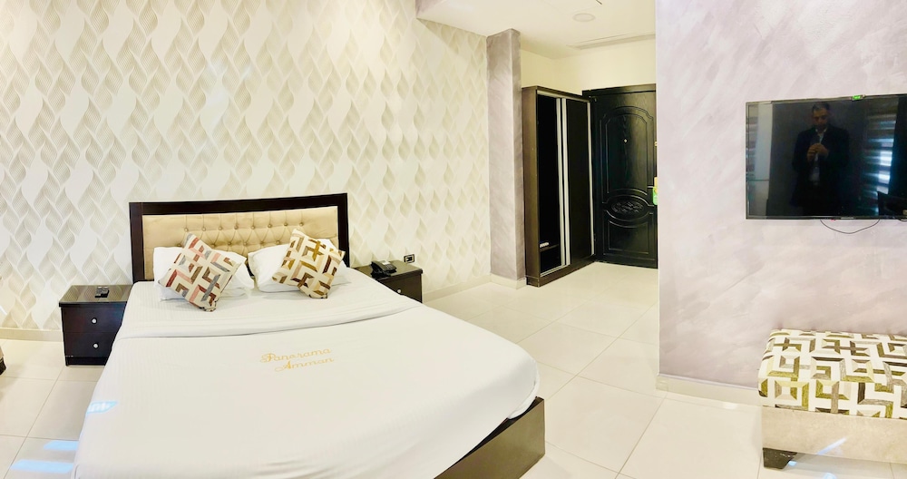 DELUXE, KING BED, CITY VIEW