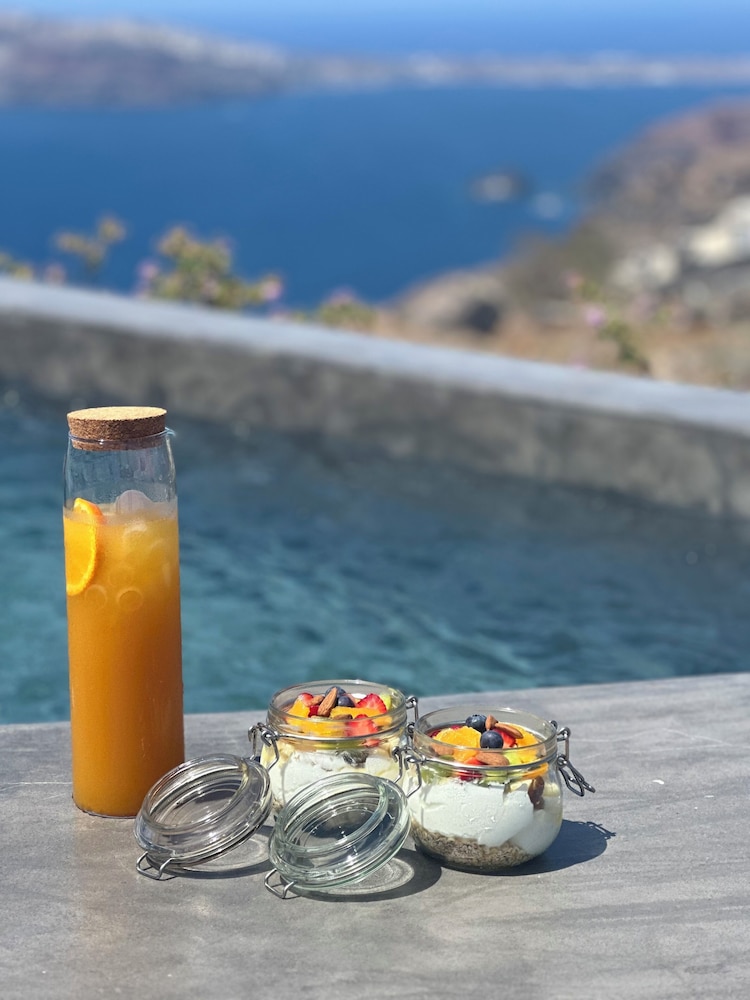 270 Oia's View 15/50