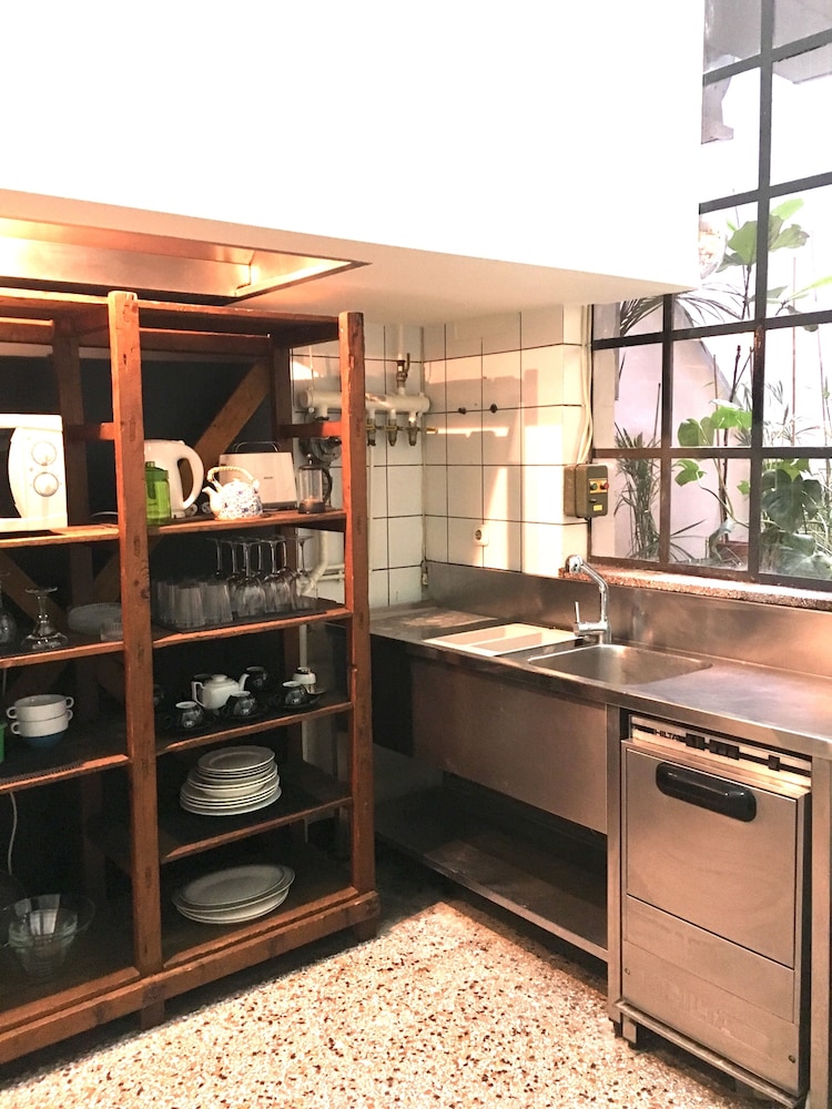 Concierge Athens I 1/50