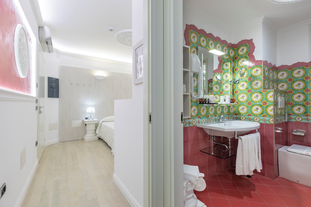 PARADISO HOTEL BOVELACCI 68/68