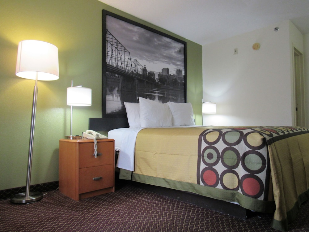 Super 8 by Wyndham New Cumberland 32/64