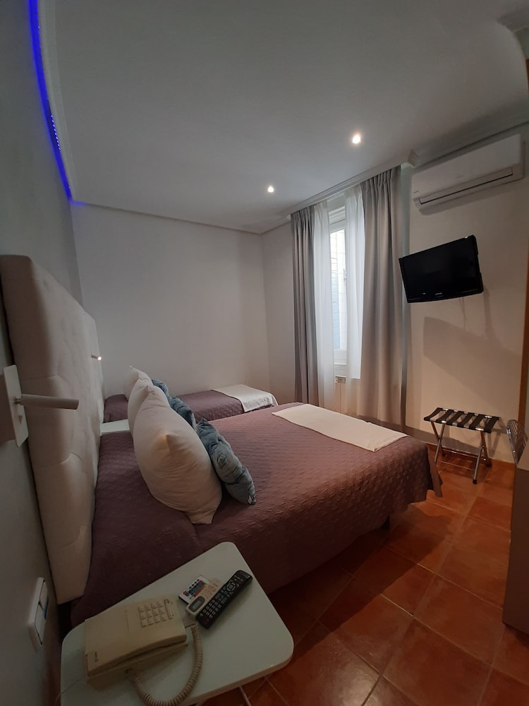 Hostal Las Fuentes 11/66