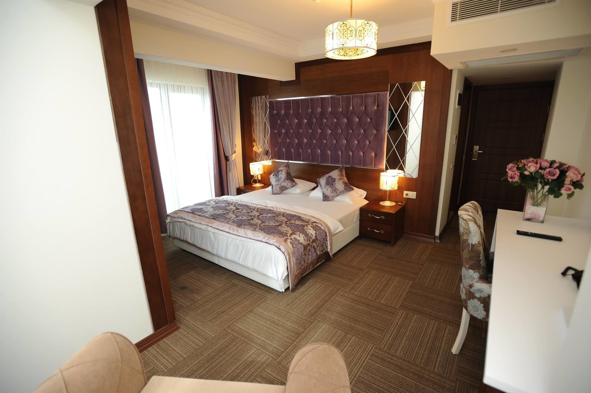 ROOM, DOUBLE OR TWIN BED