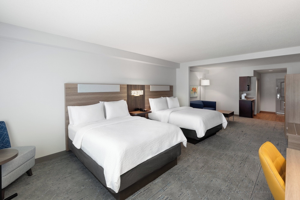 Suite, 2 Queen Beds, Sofa