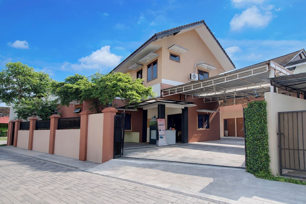 Hotel O near UGM formerly Bayang Brothers Guest House 7/55