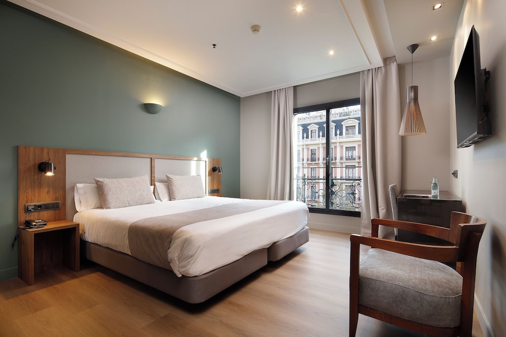 STANDARD, DOUBLE BED