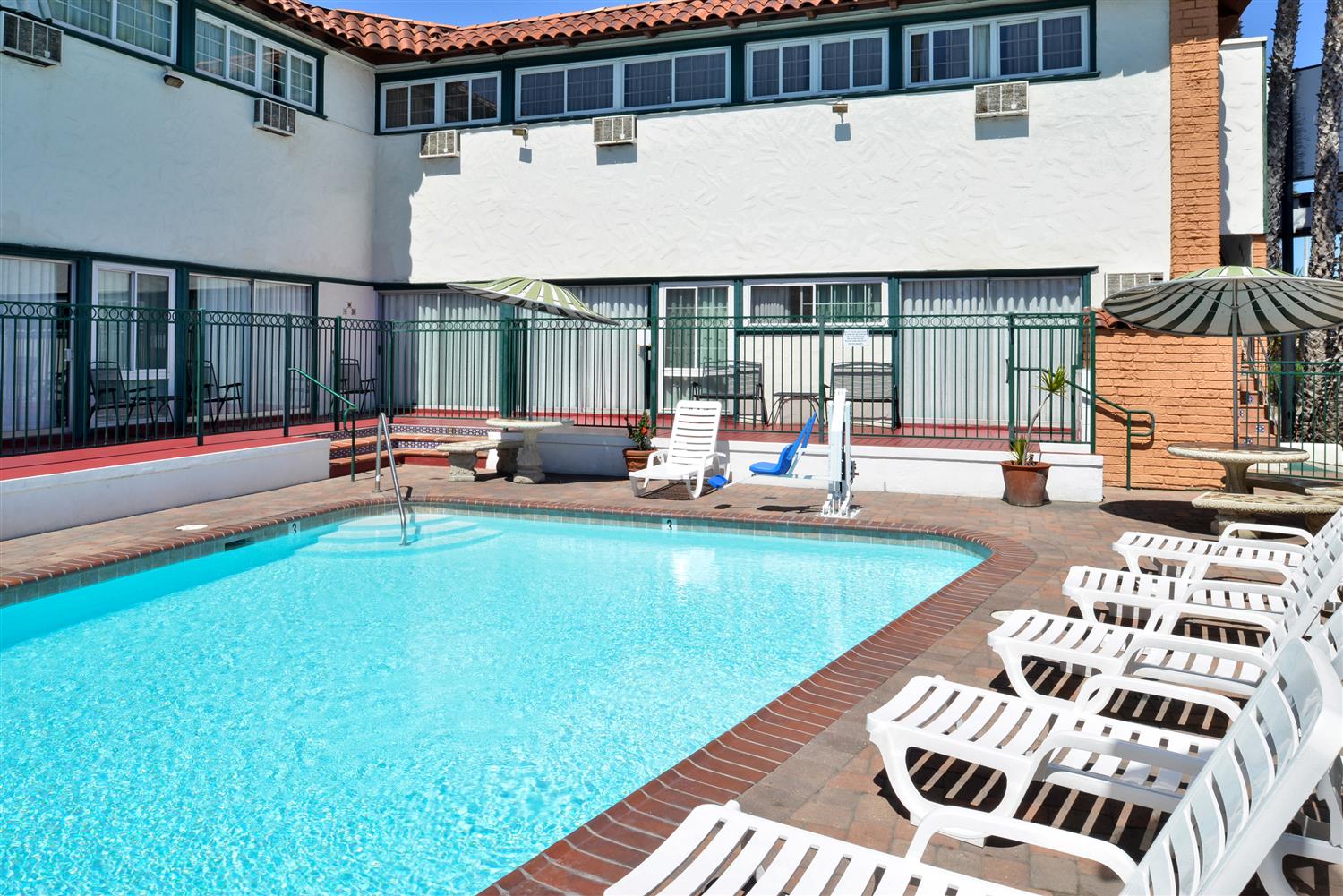 America S Best Value Inn San Diego Loma Lodge 19/27