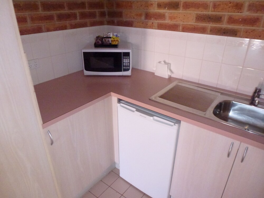 Colonial Motor Inn Bairnsdale 35/37