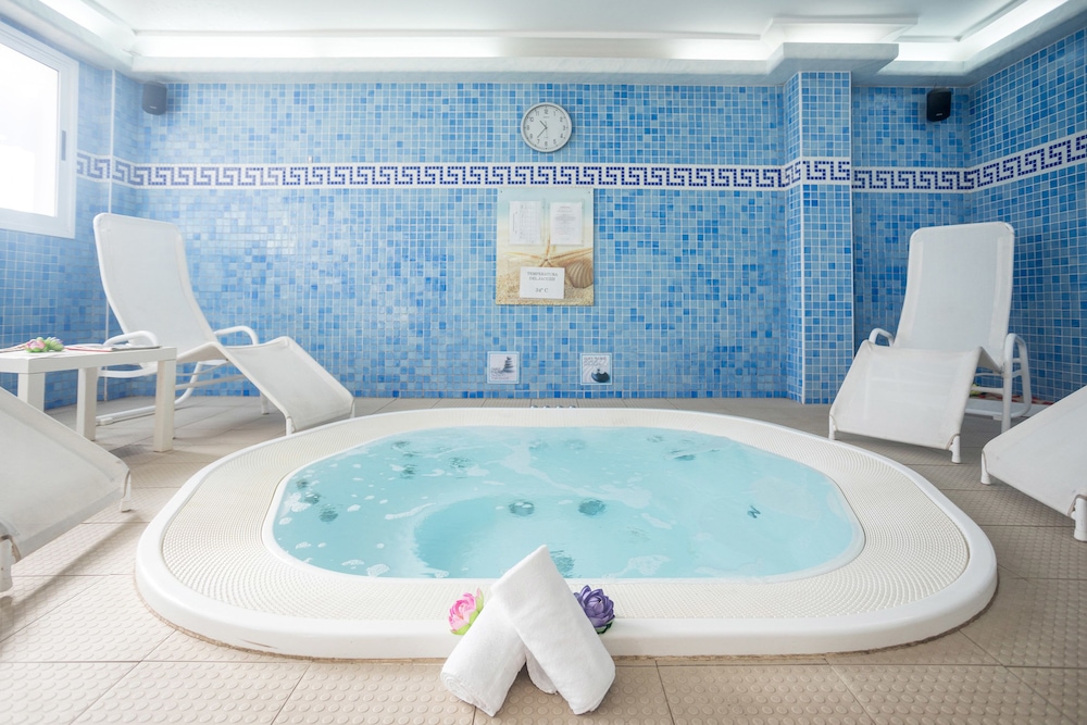 ARENA BEACH HOTEL 54/65