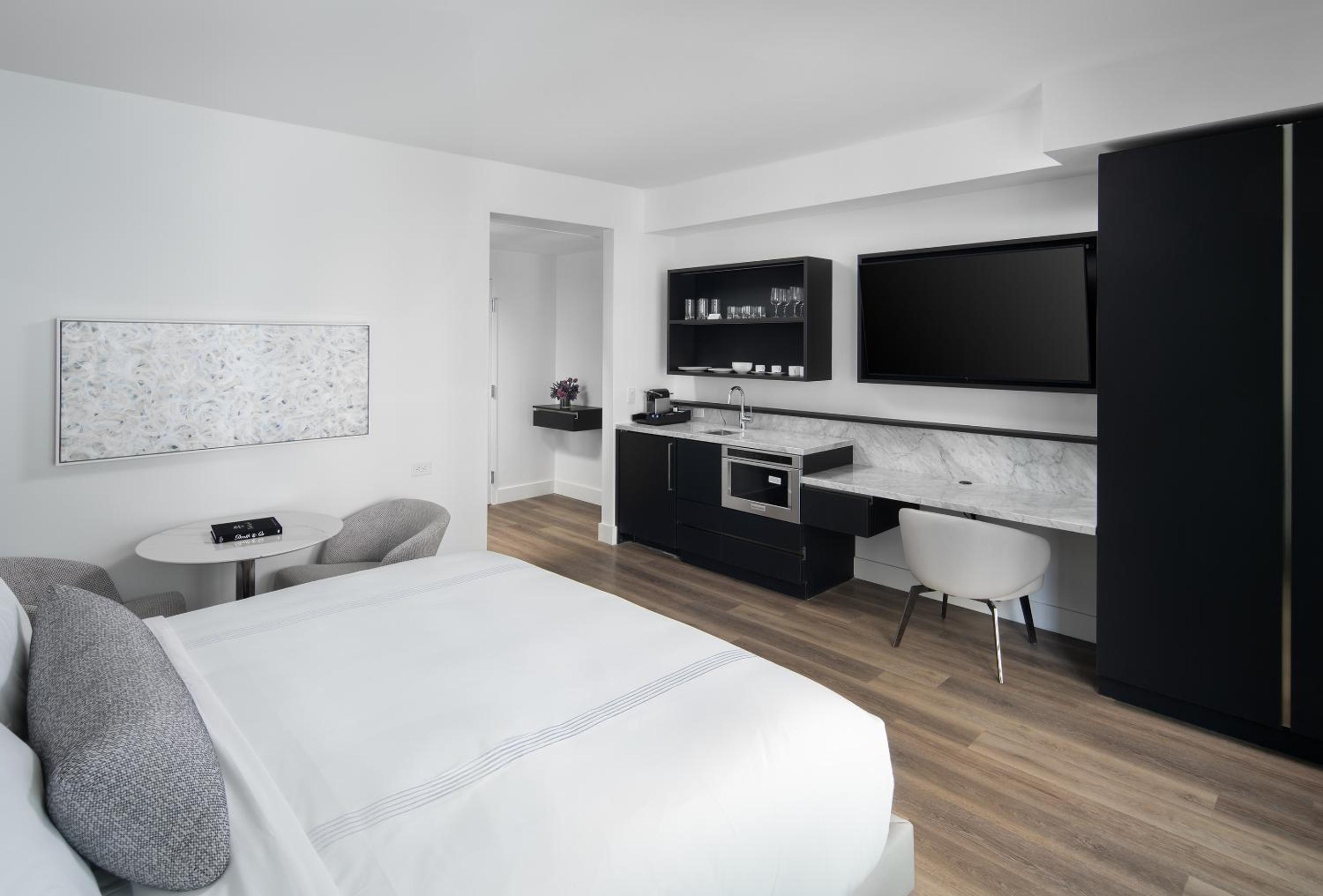 Premium, King Bed, Coast View, Accessible