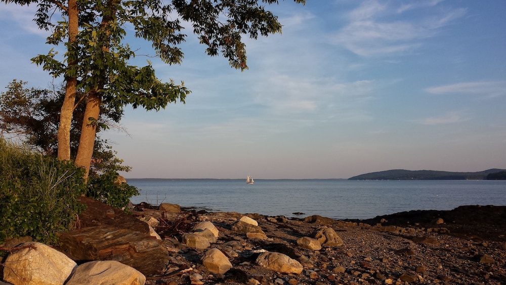 Belfast Harbor Inn 62/64
