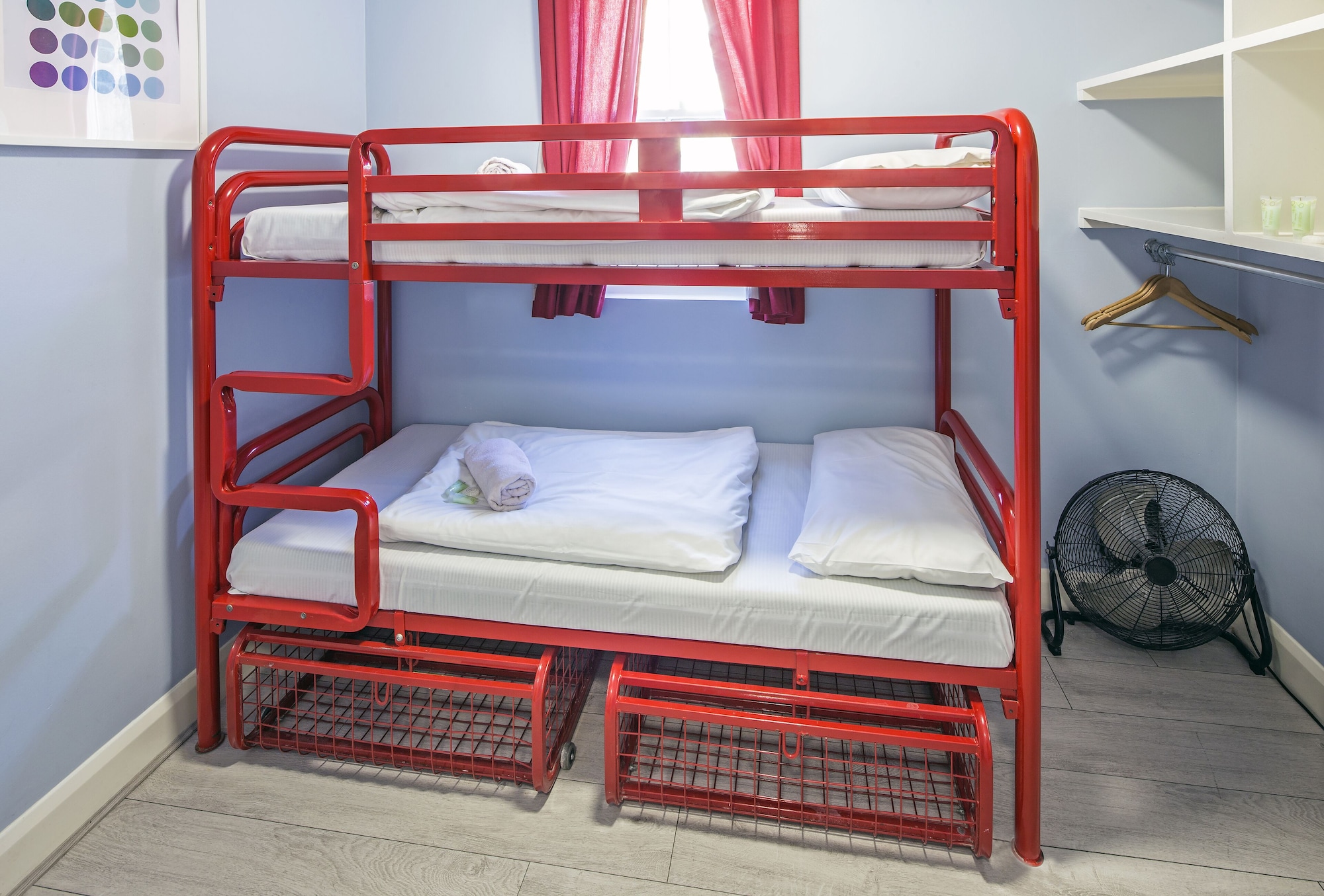 ROOM, TWIN BEDS