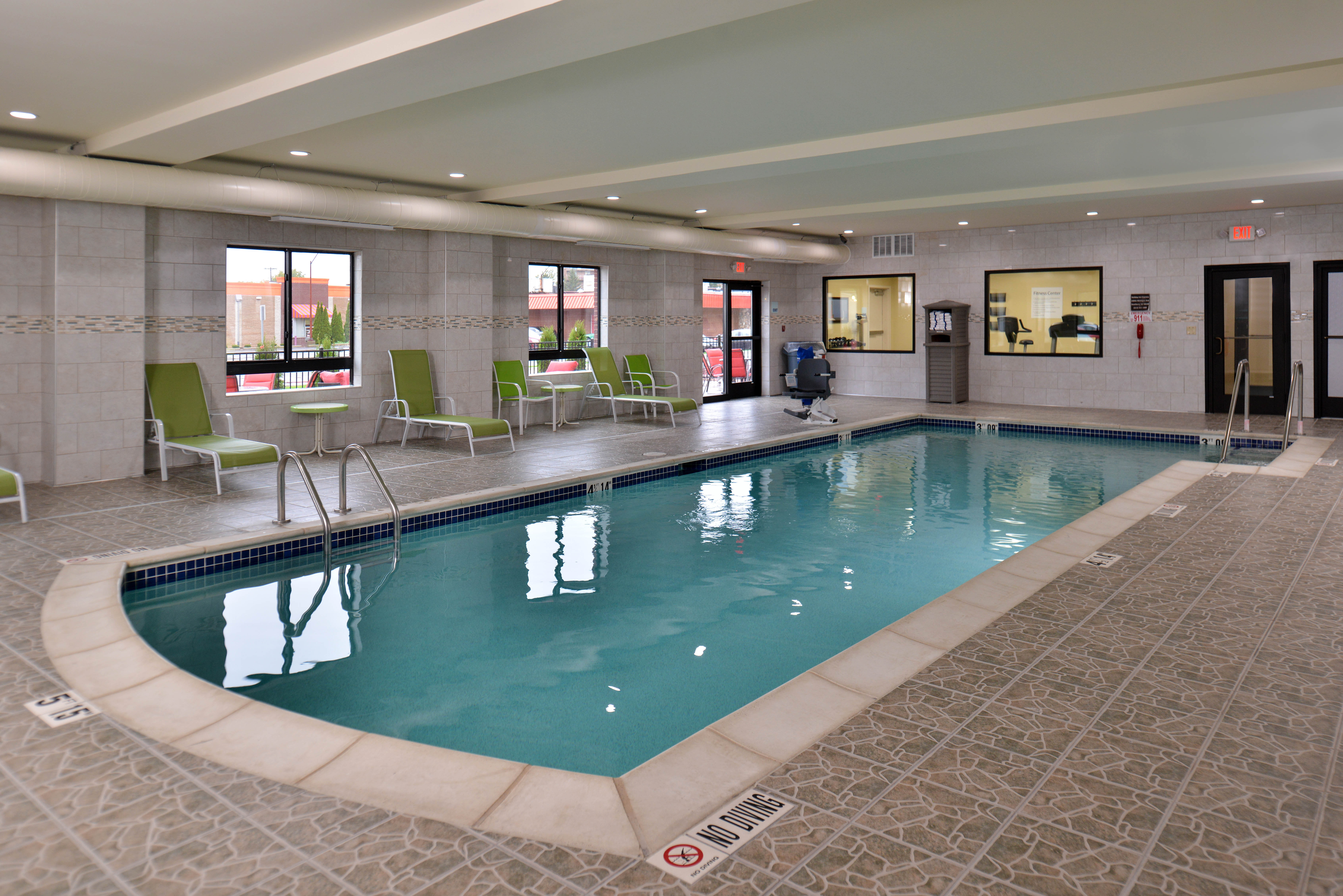 Holiday Inn Express And Suites Dearborn Sw Detroit Area 24/47