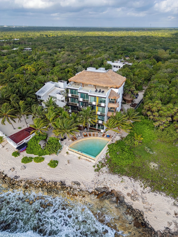 Angelina 28 Beachfront by Nah Hotels 49/53