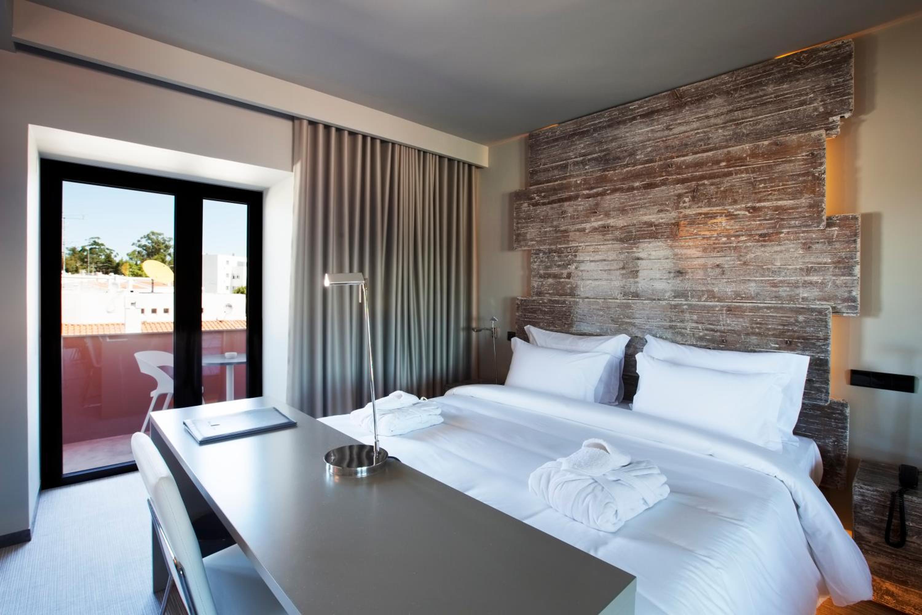 Suite, Queen Bed, Sofa