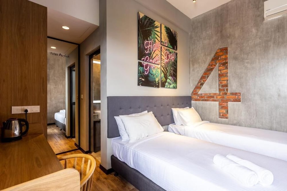 Brown Hotel 17/43