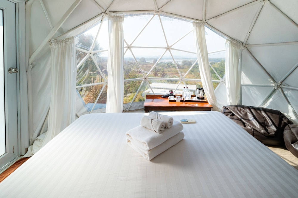 WHITE DOME