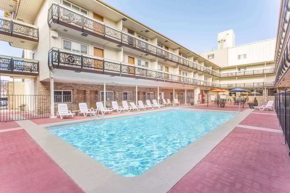Ramada by Wyndham Elko Hotel at Stockmen's Casino 1/36
