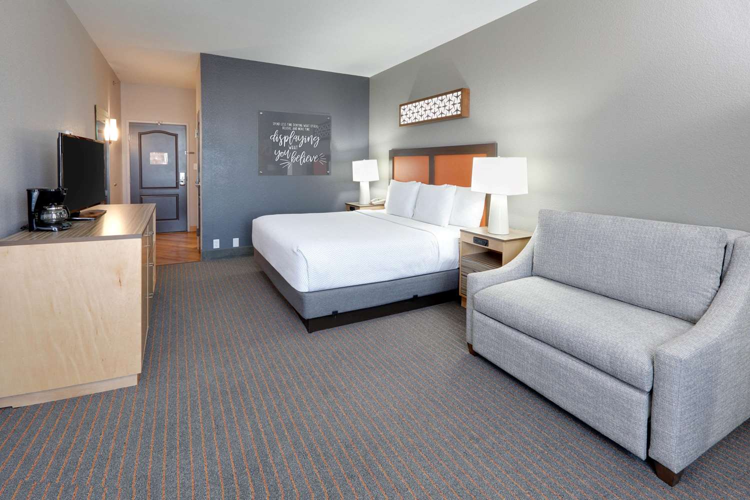 La Quinta Inn & Suites by Wyndham Dallas Love Field 6/22