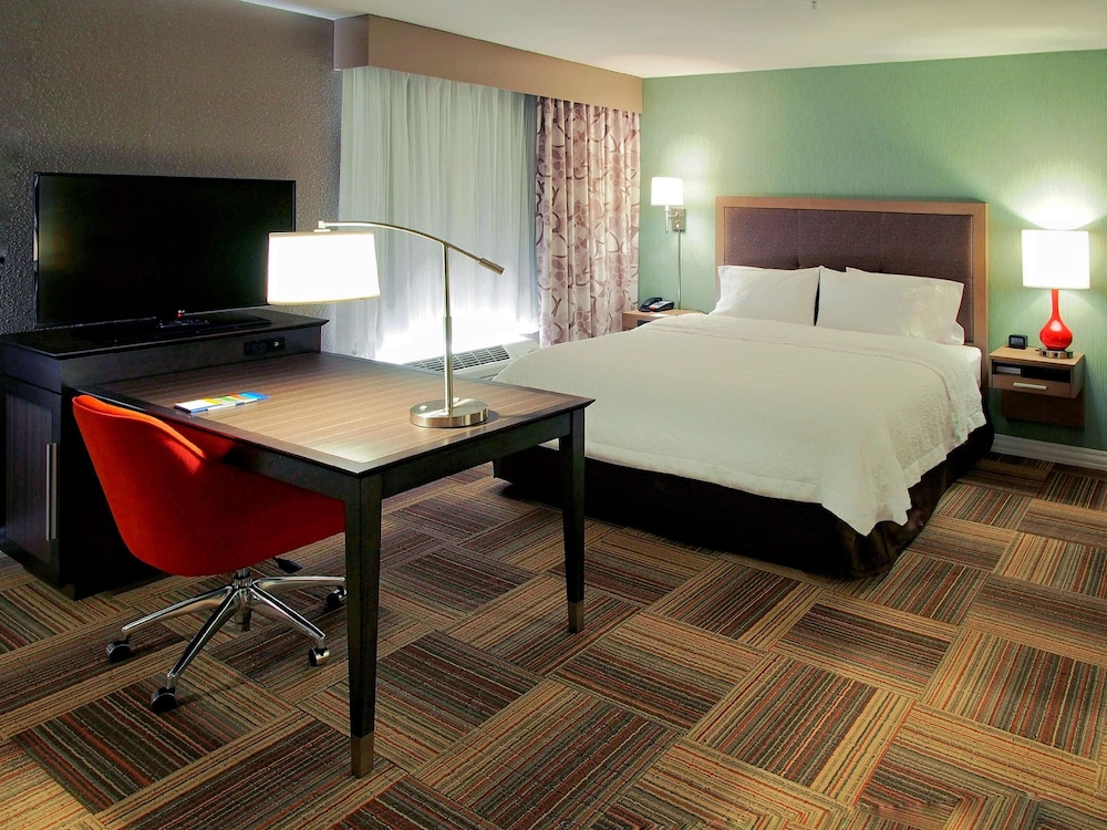 Hampton Inn Suites Moore Ok 16/38