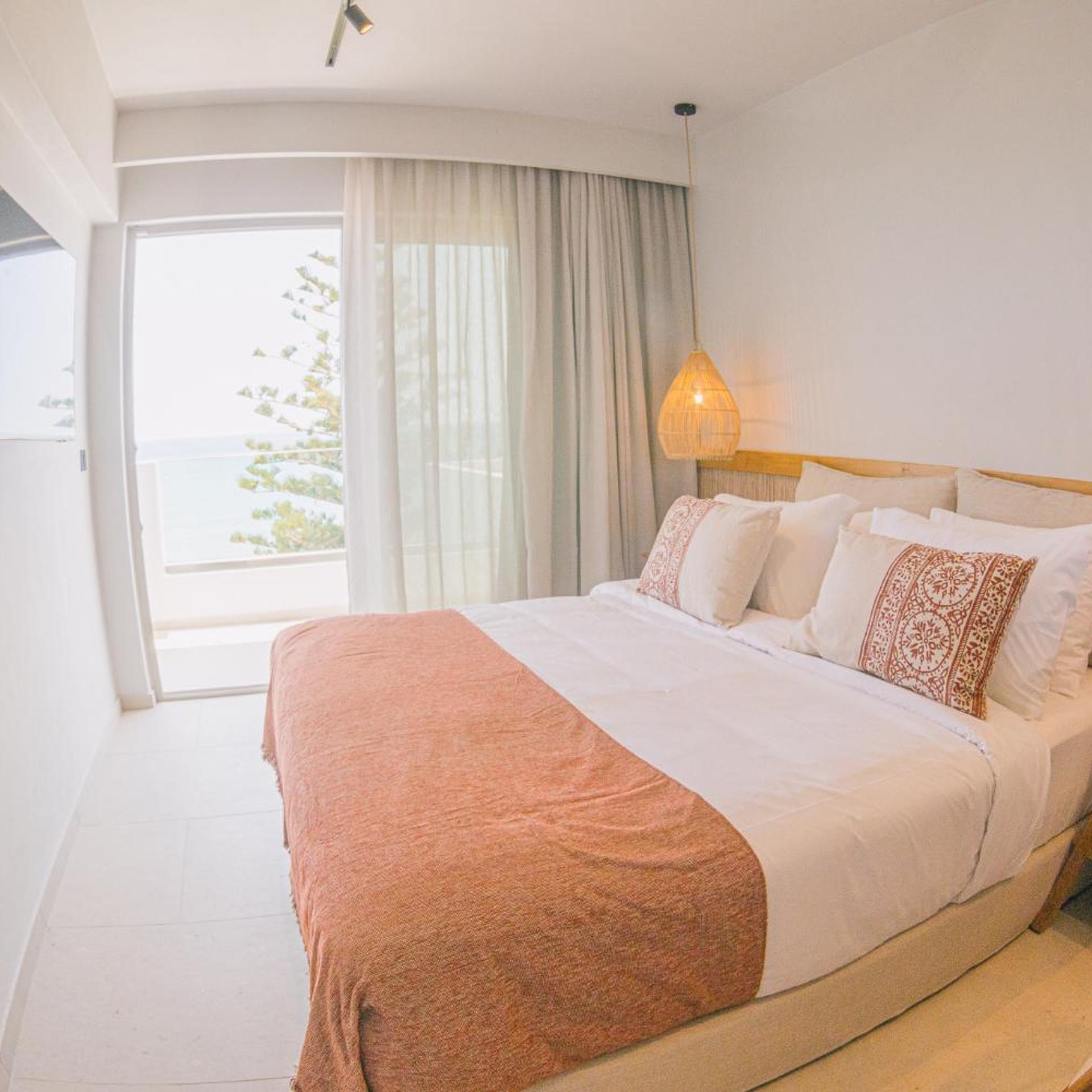 Artemis Hotel 11/52