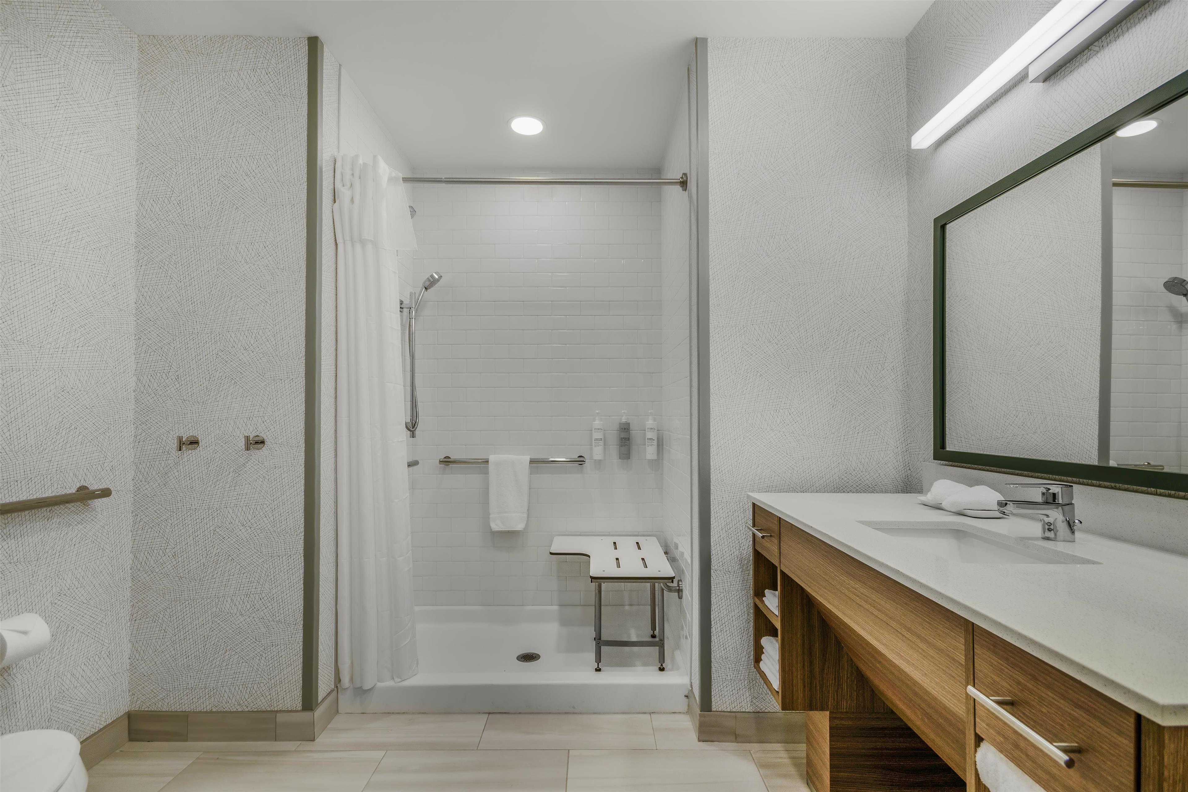 1 BEDROOM, SUITE, KING BED, ACCESSIBLE