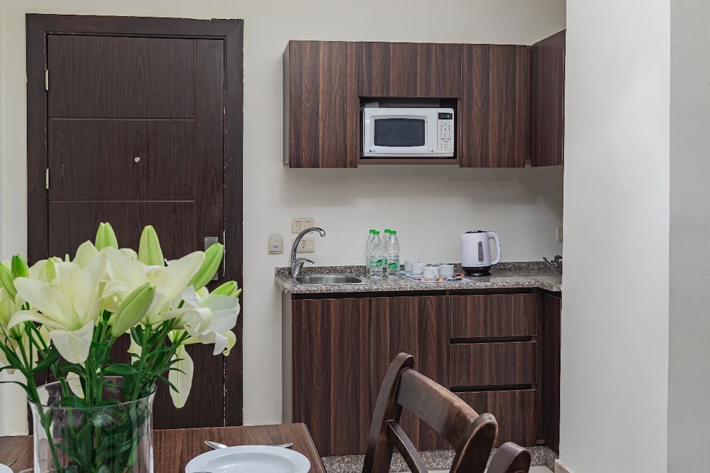 Lancaster Hotel Apartments-Gardens 2/47