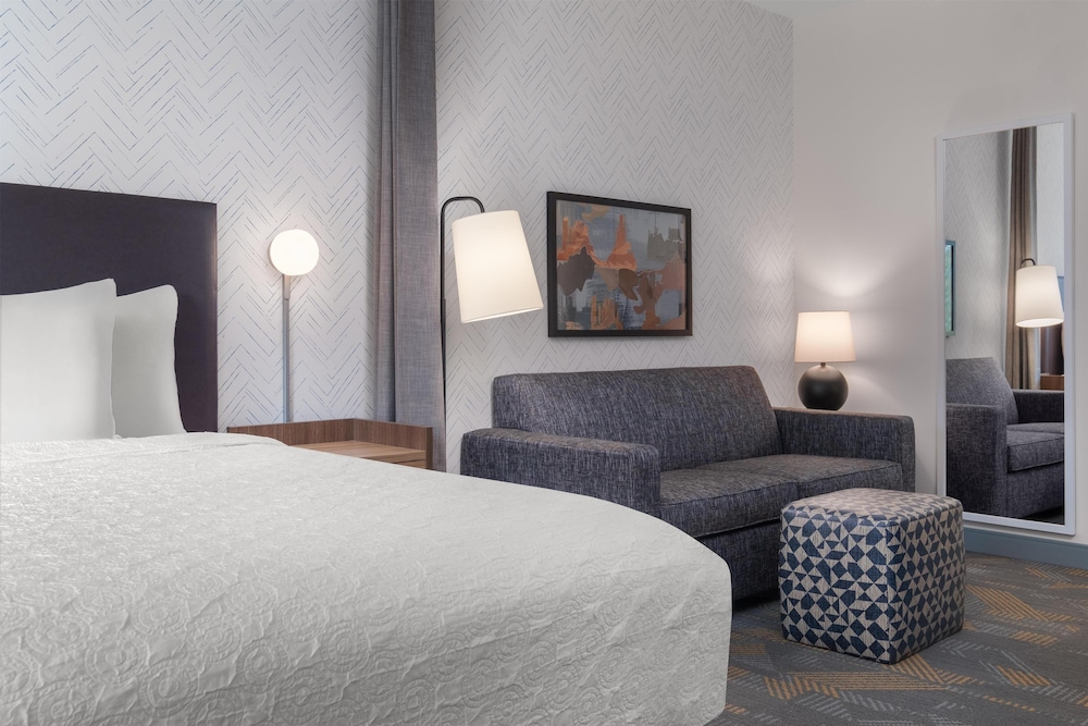 STUDIO, SUITE, KING BED