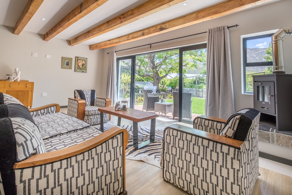 Mimosa Lodge 25/45