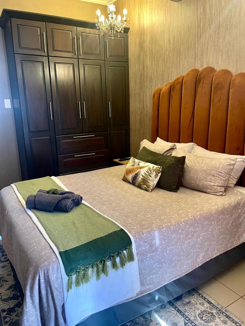 Potch Manor 23/49