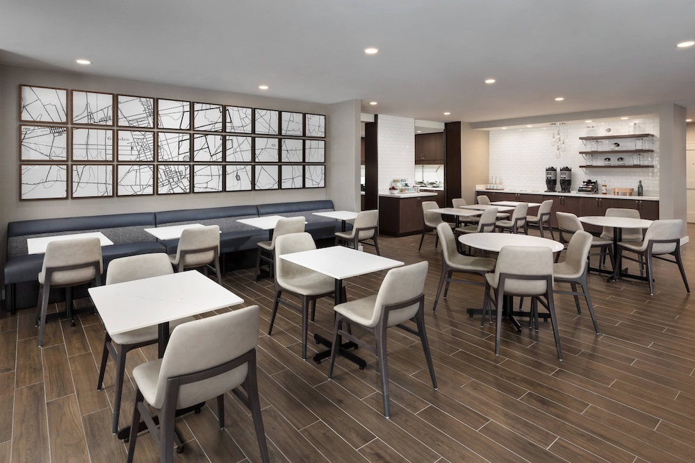 Residence Inn Long Island Garden City 34/51