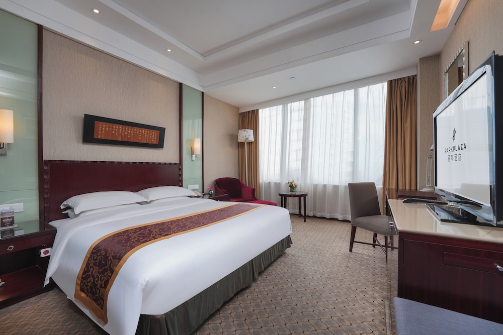 SUPERIOR QUEEN BED ROOM