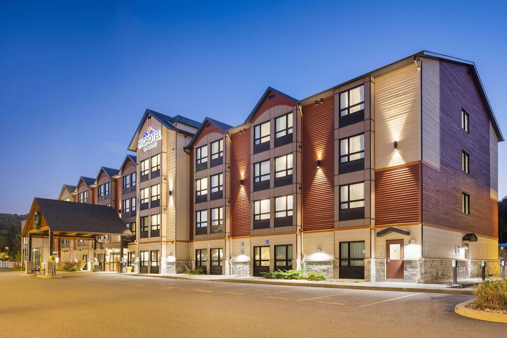 Microtel Inn & Suites by Wyndham Mont Tremblant 2/50