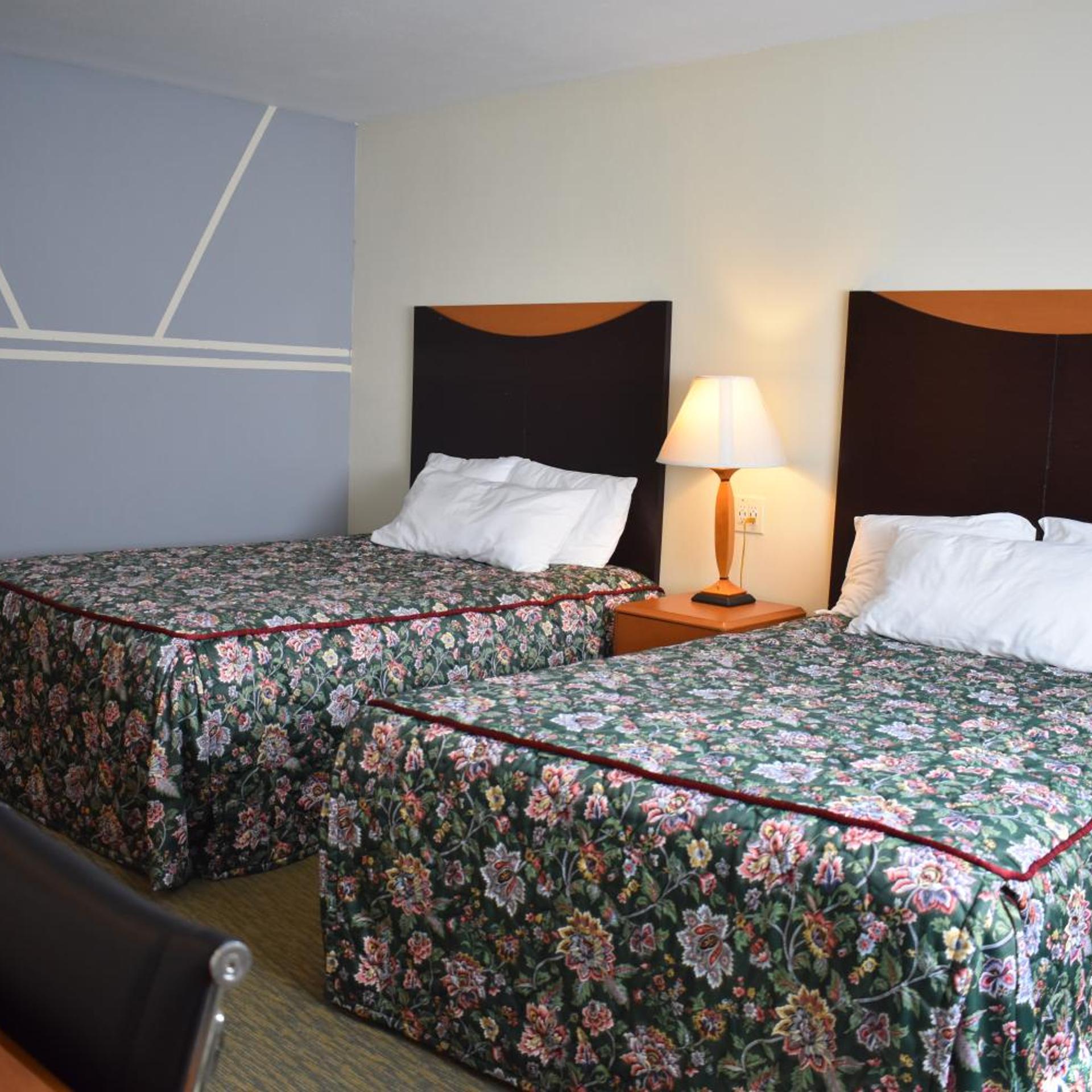 غرفة قياسية بسرير مزدوج، East Norwich Inn-Oyster Bay, Long Island, NY 2/10