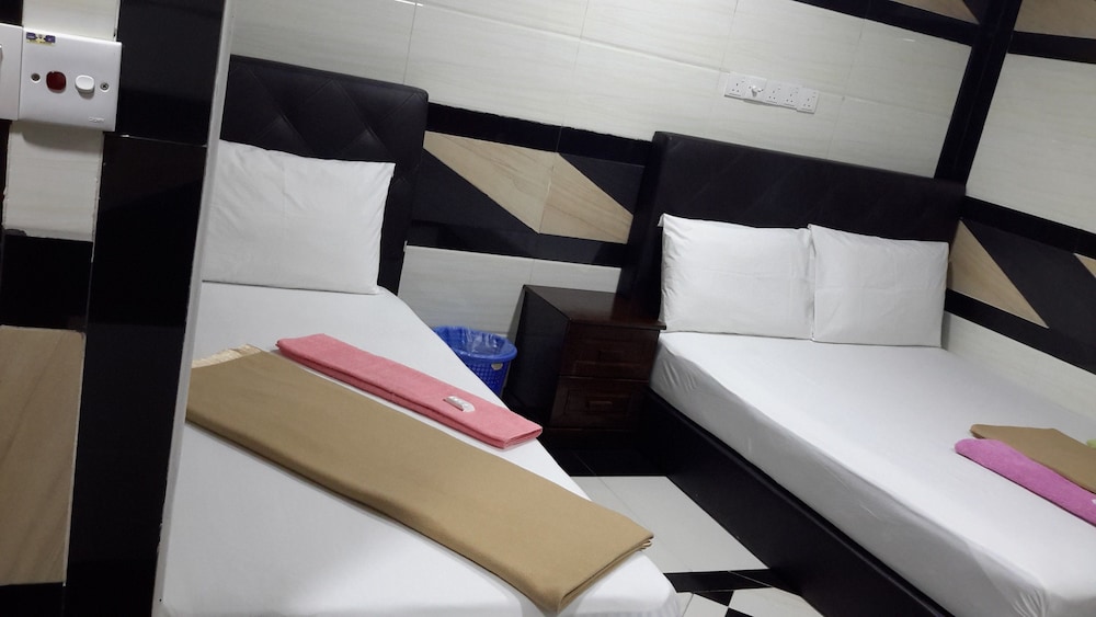 Kota Damansara Business Hotel 15/34