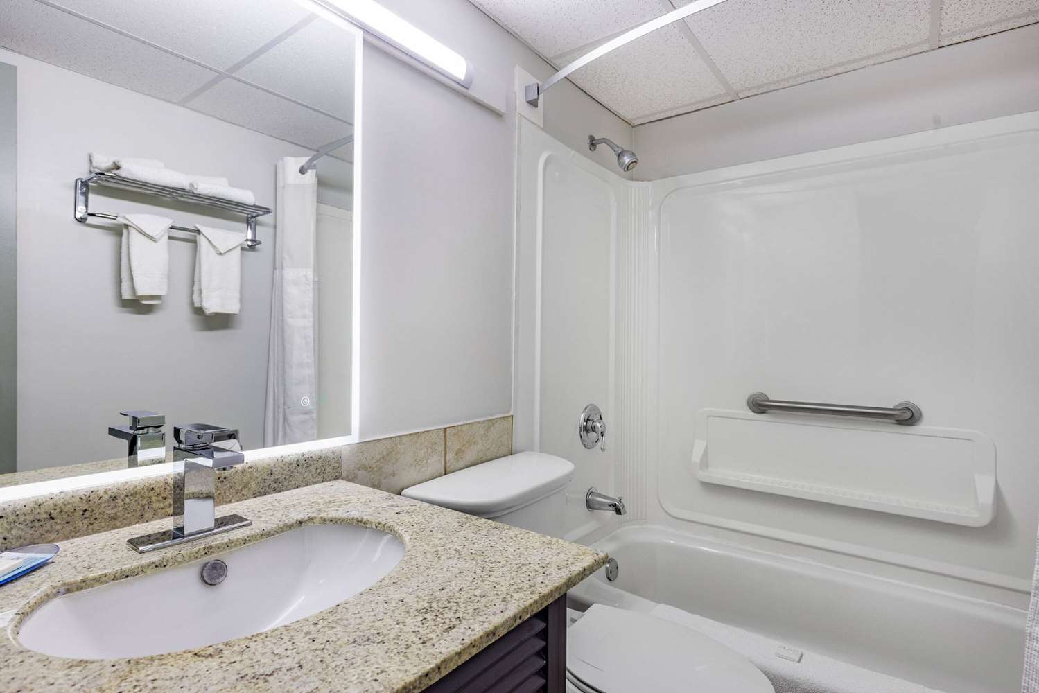 Travelodge by Wyndham Miramichi New Brunswick 35/35