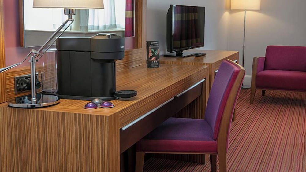Ashford International Hotel & Spa 55/61