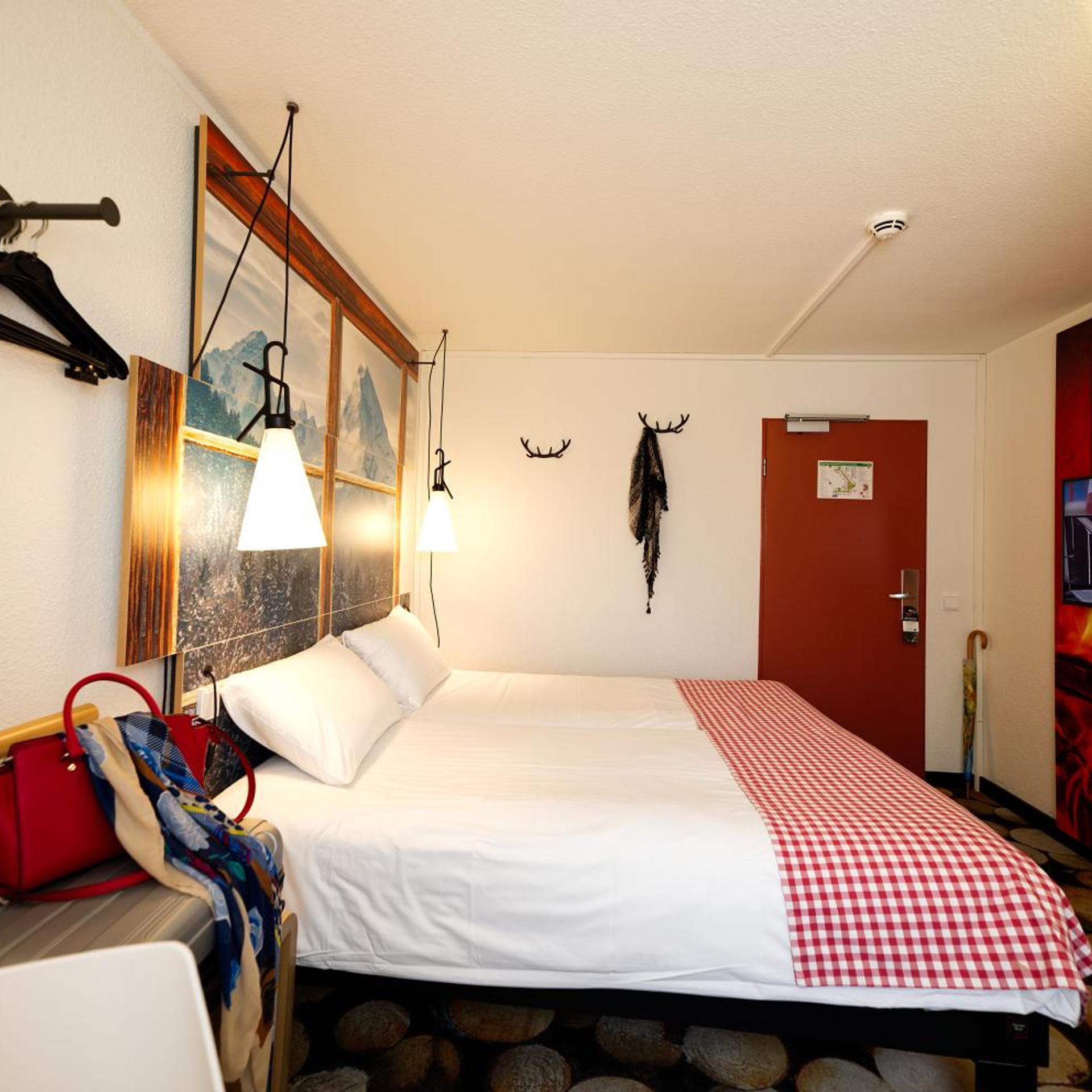 Alpine, Twin Beds