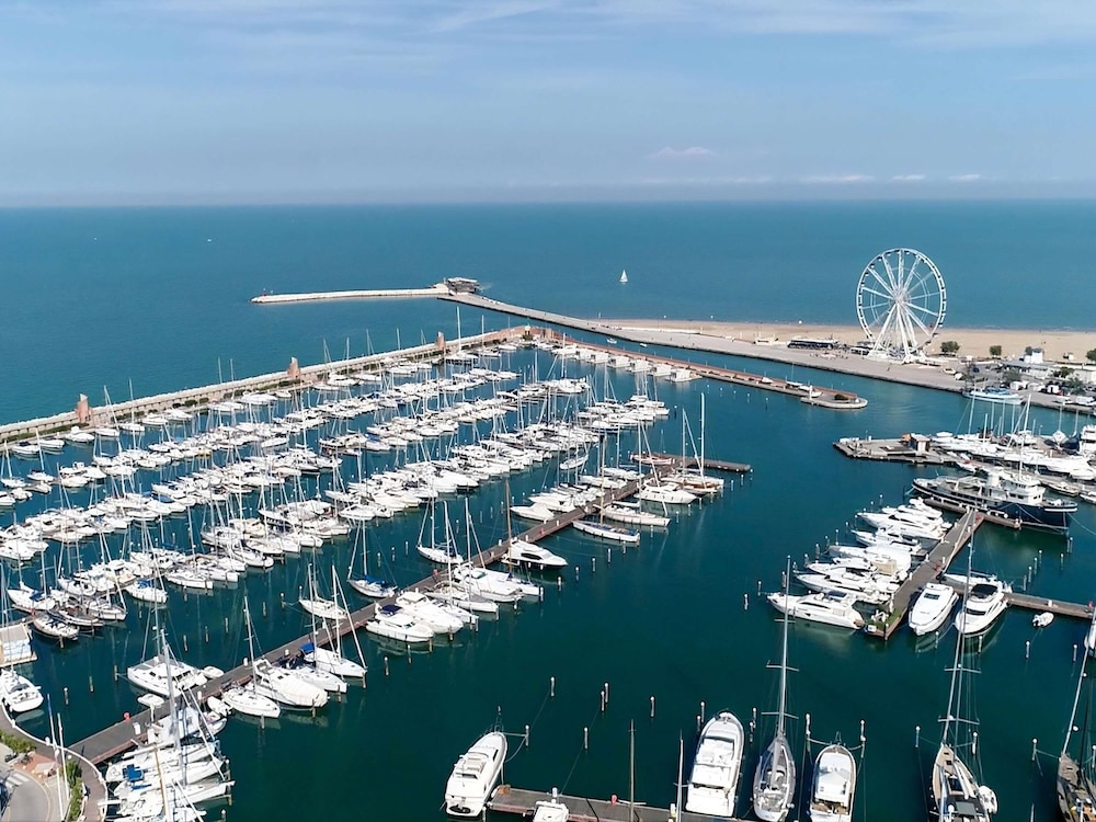 MERCURE RIMINI LUNGOMARE 68/71