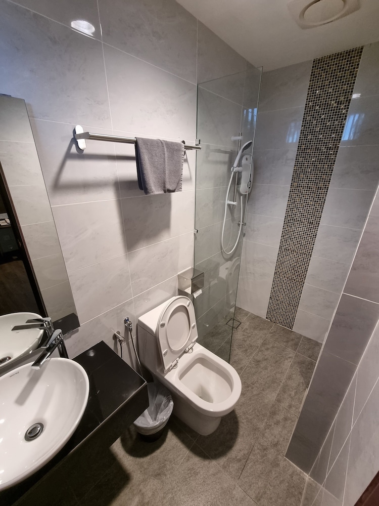 Miico Hotel Mount Austin 50/58
