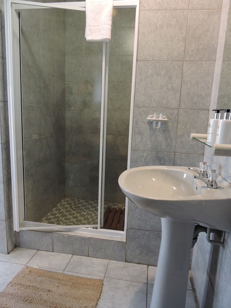 Adley House Guesthouse 44/47