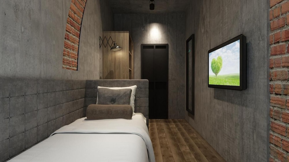 Brown Hotel 33/43