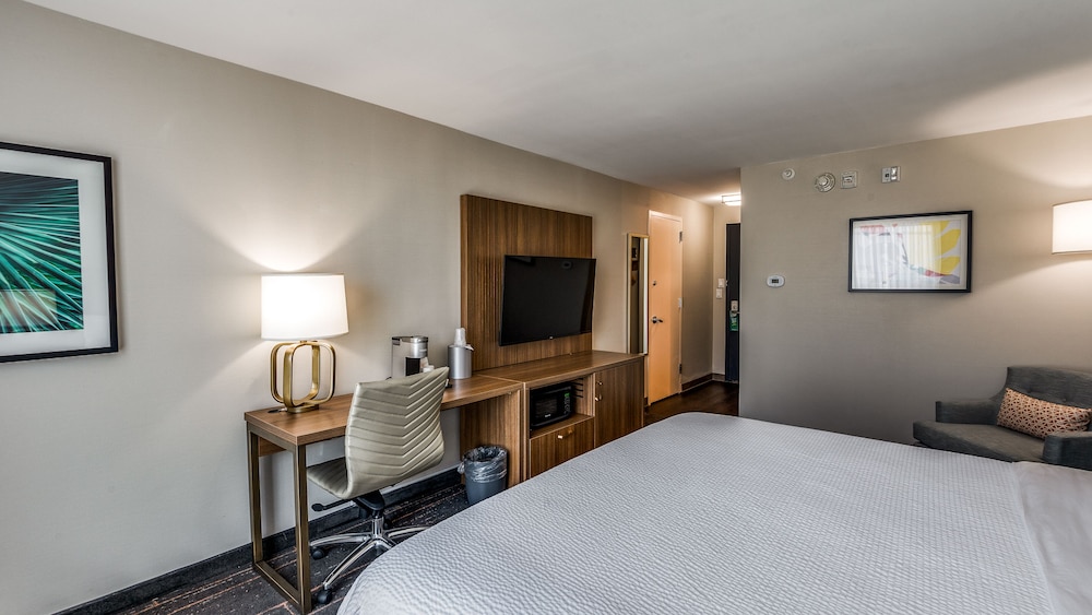 Holiday Inn Dallas Market Ctr Love Field, an IHG hotel 18/66