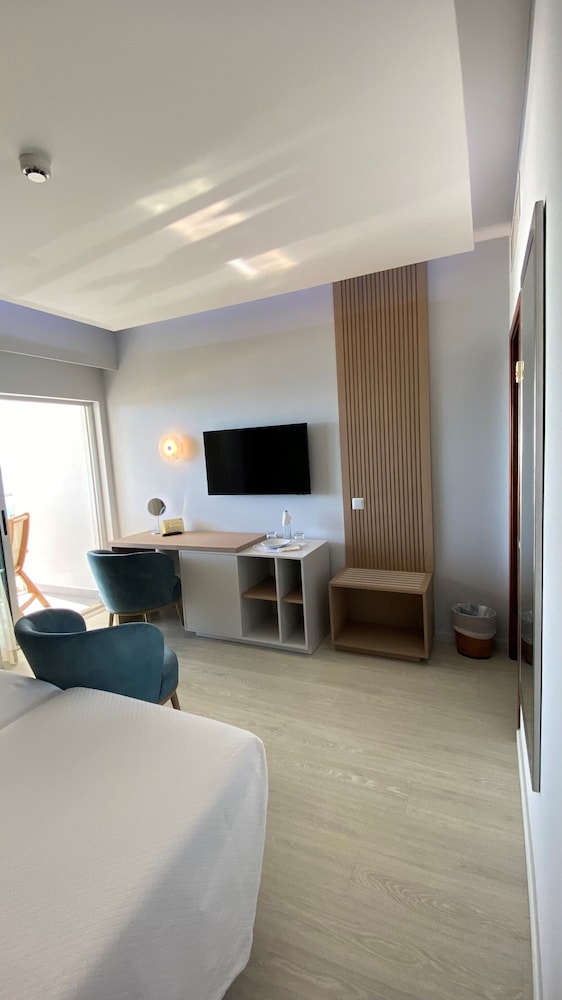 ROOM, TWIN BEDS, BEACH VIEW