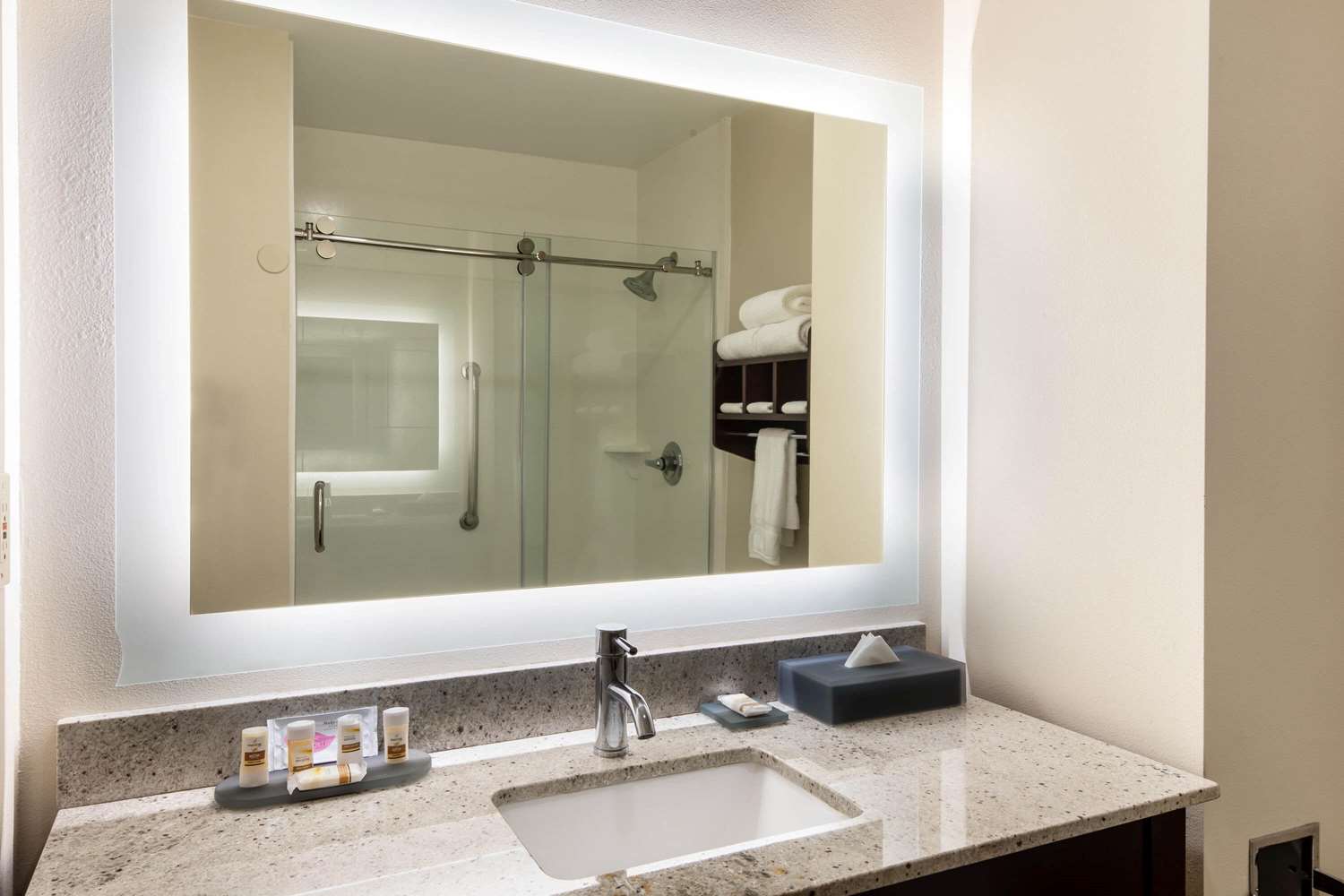La Quinta Inn and Suites by Wyndham LaGrange / I-85 23/26