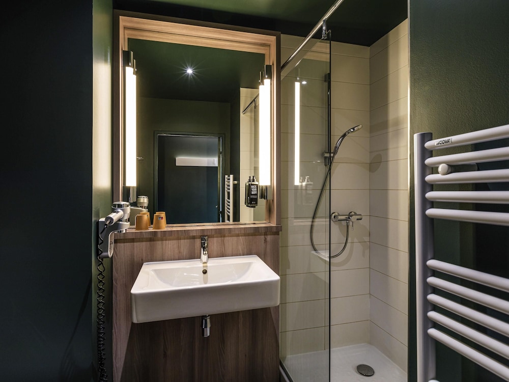 ibis Lyon Meyzieu 49/50