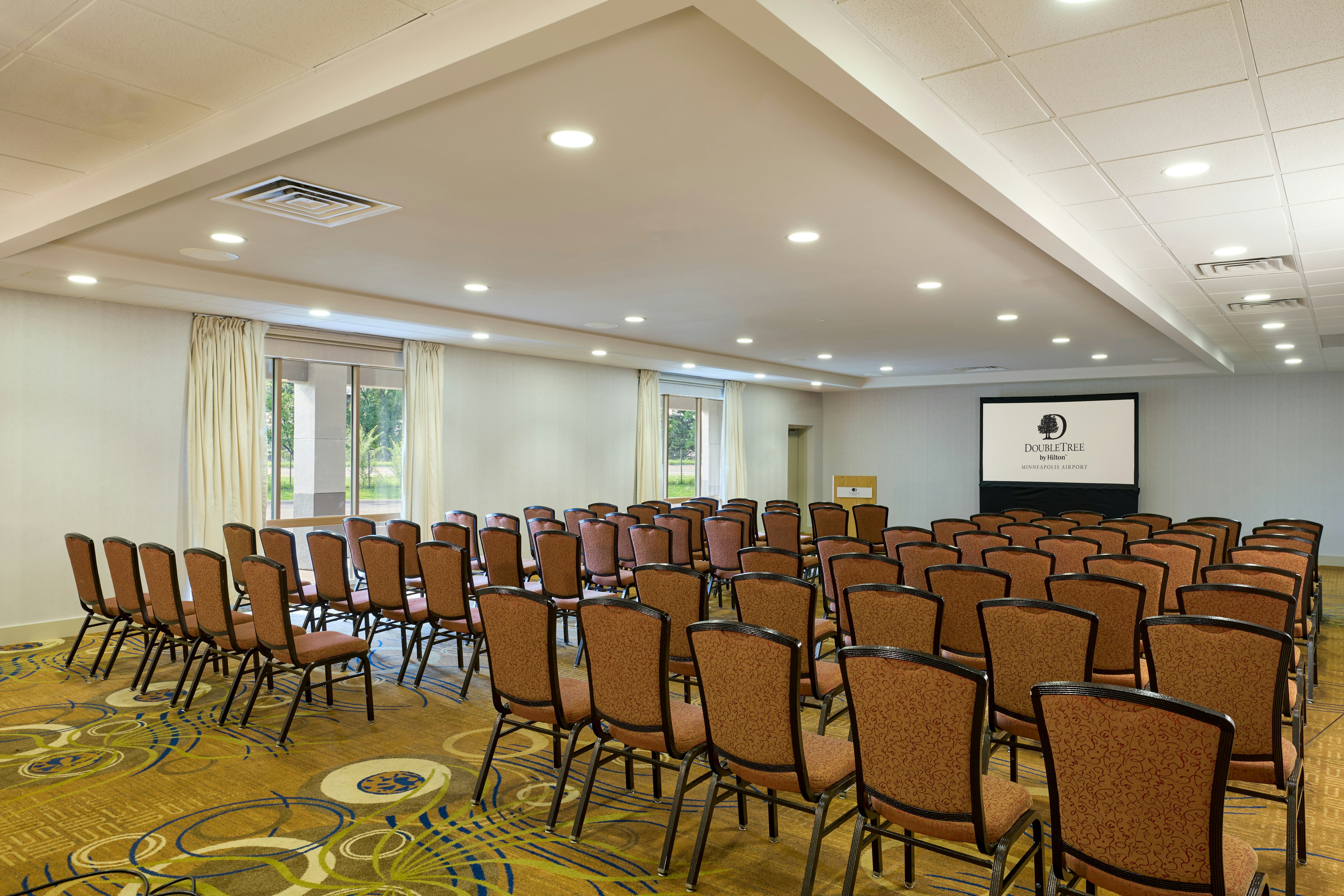DoubleTree by Hilton Minneapolis Airport 24/35