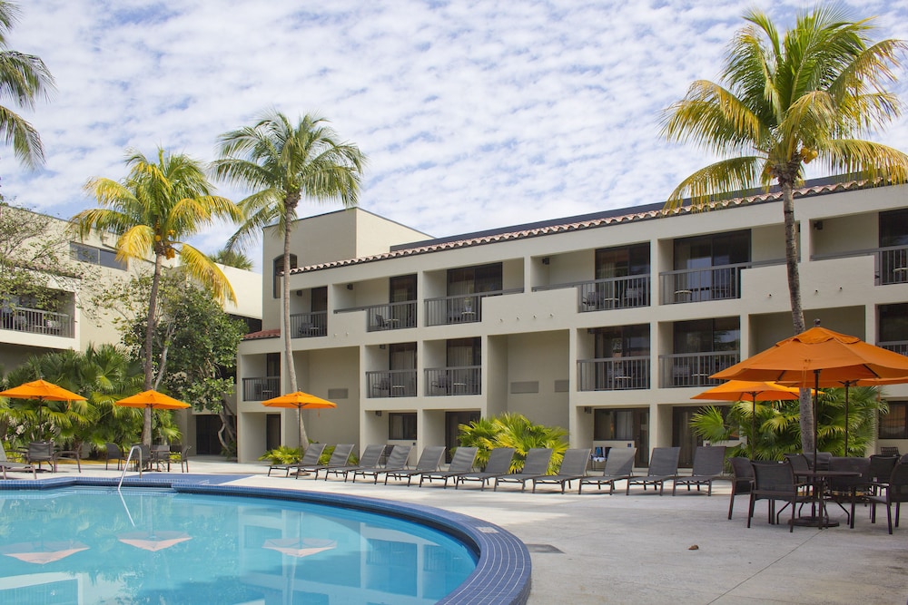 Miami Lakes Hotel 1/48